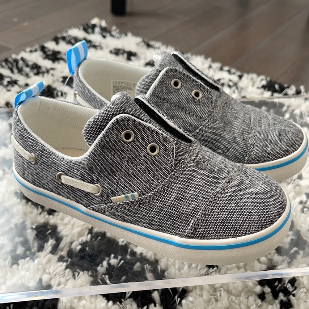 Brand new TOMS !